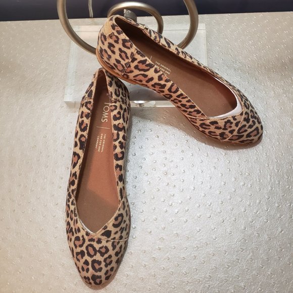 leopard toms flats